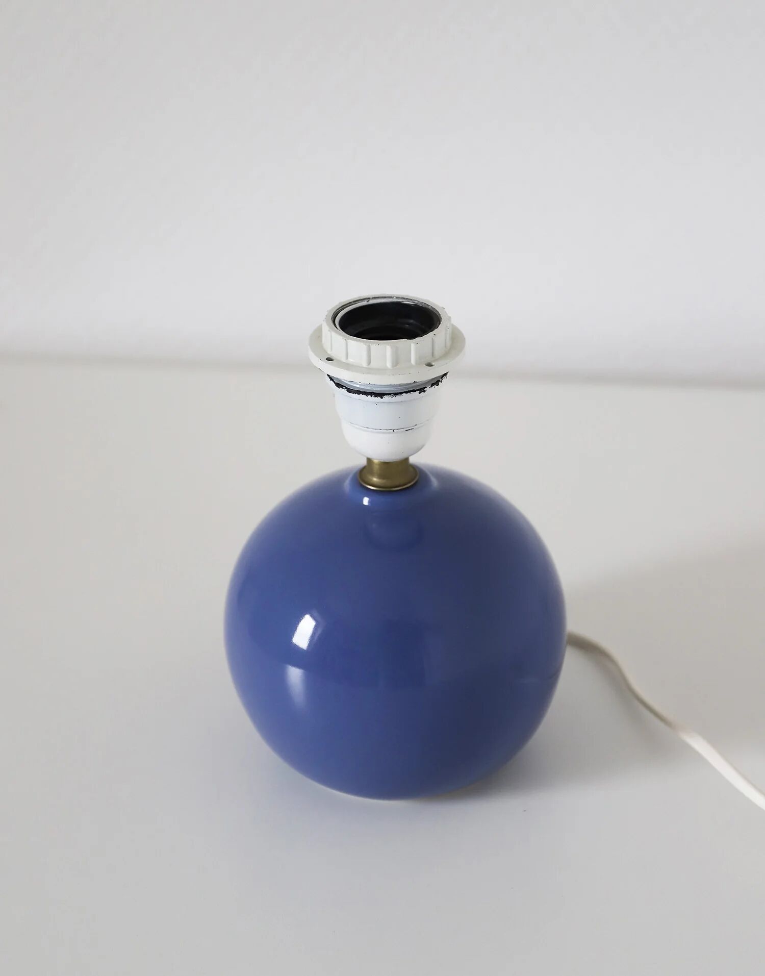 Handcrafted table lamp – Vintage ceramic and graphic design