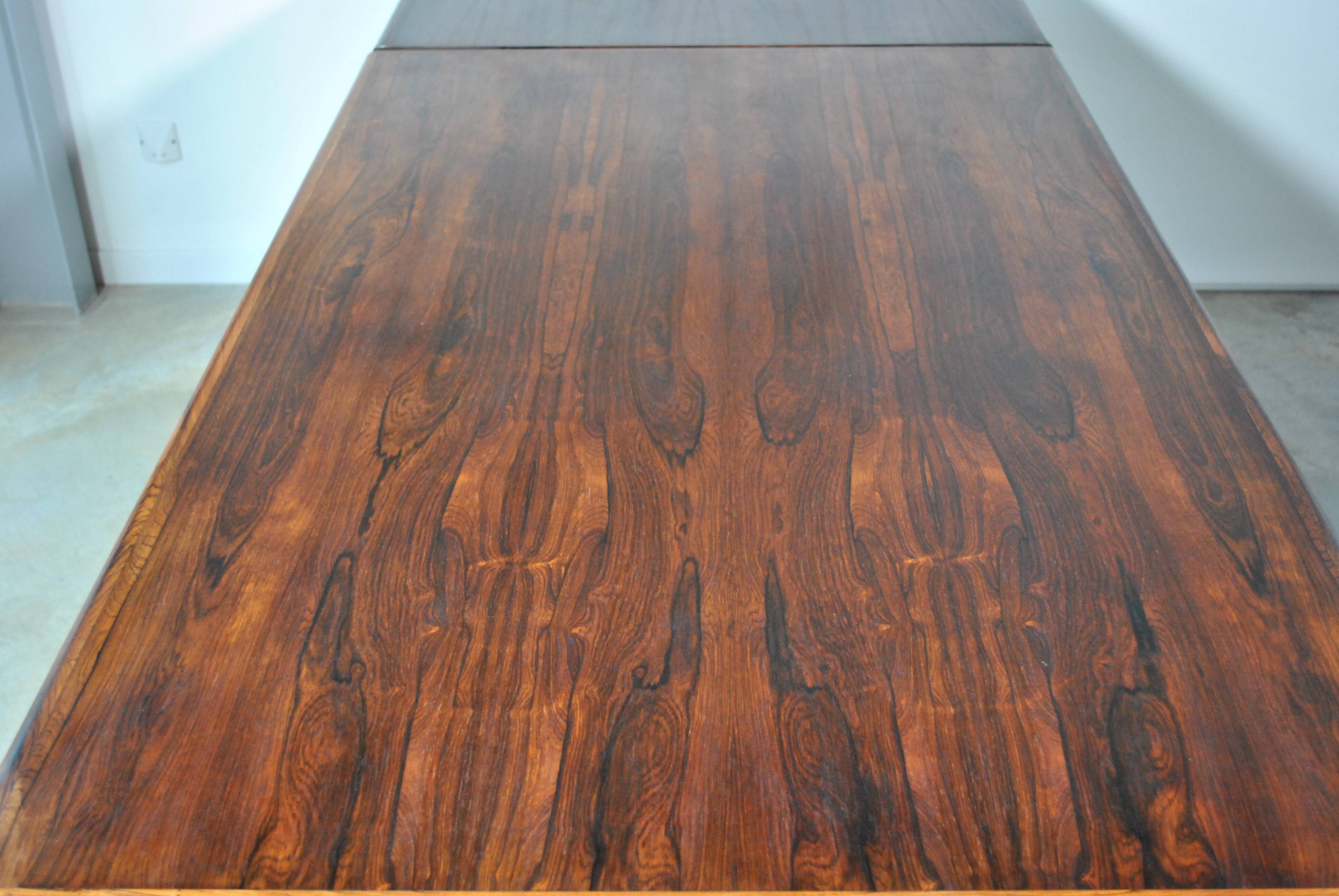 Extendable rosewood dining table year 60