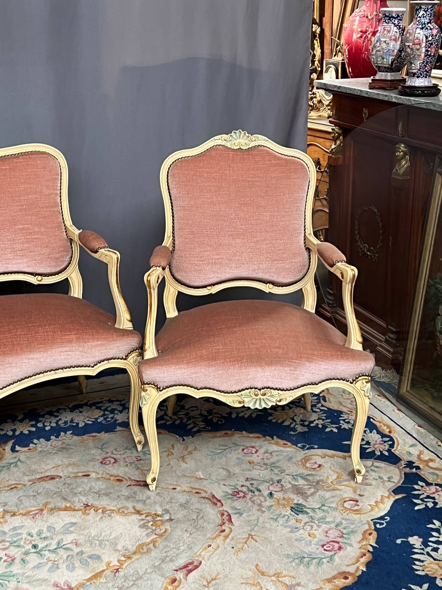 Louis XV style seat and bench set in pink fabric