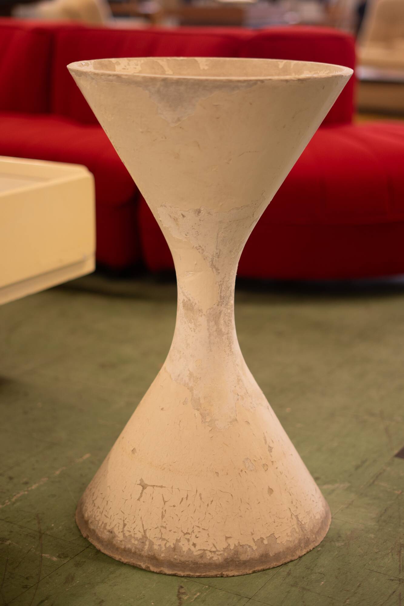 Diabolo planter by Willy Guhl