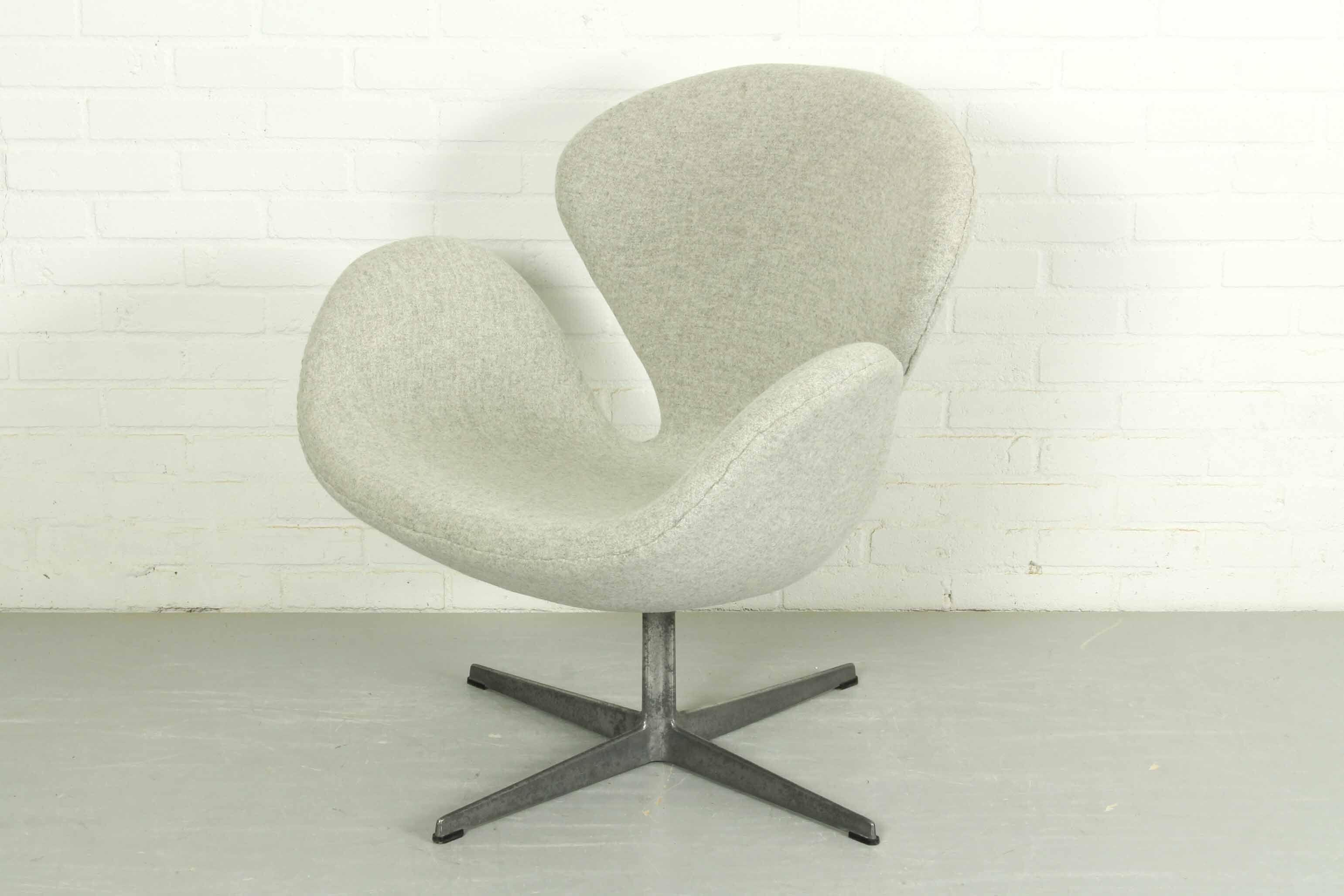 Svanen or Swan Chair by Arne Jacobsen for Fritz Hansen, 1960s