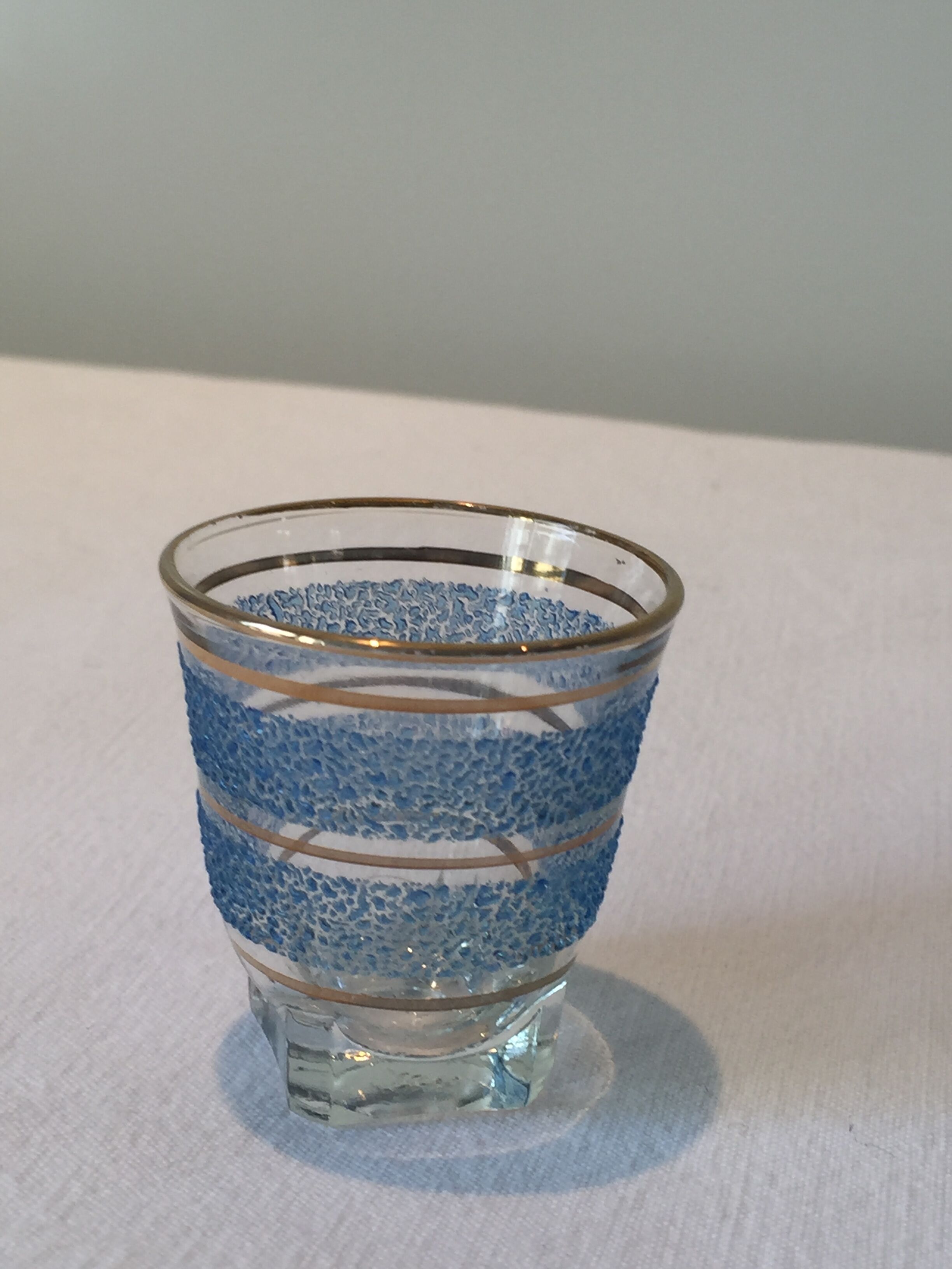 Lot of 8 shot glasses granités with their door-glass gold 70