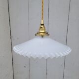Toothed opaline suspension