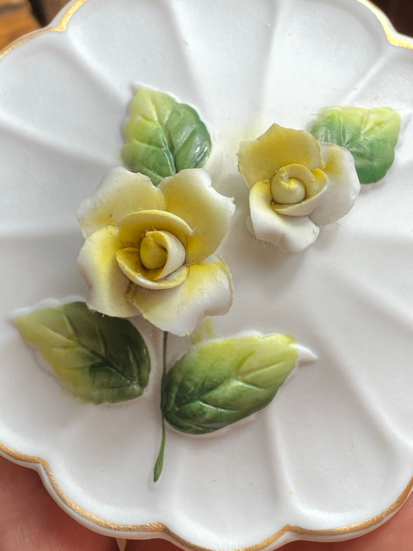 Porcelain bonbonnière