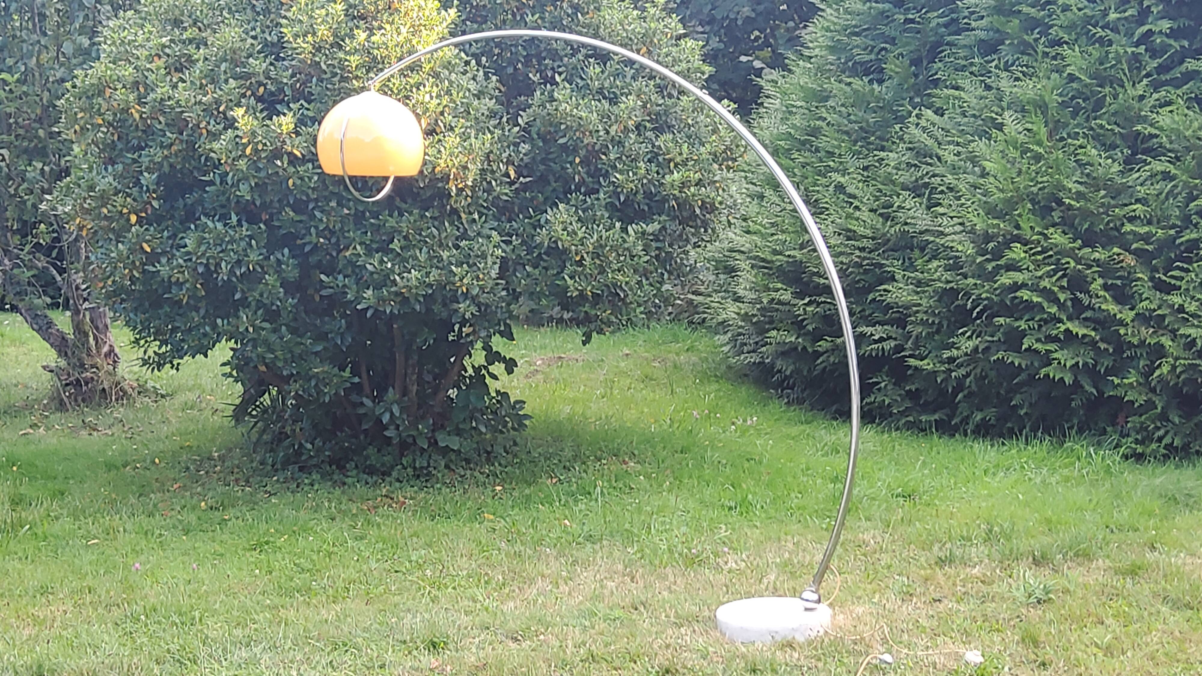 Arco telescopic design floor lamp from the 70s, marble base, chrome rod, plastic lampshade