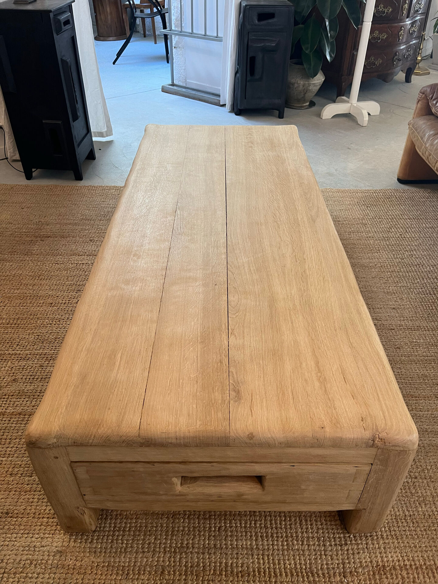 Table basse en chêne blond