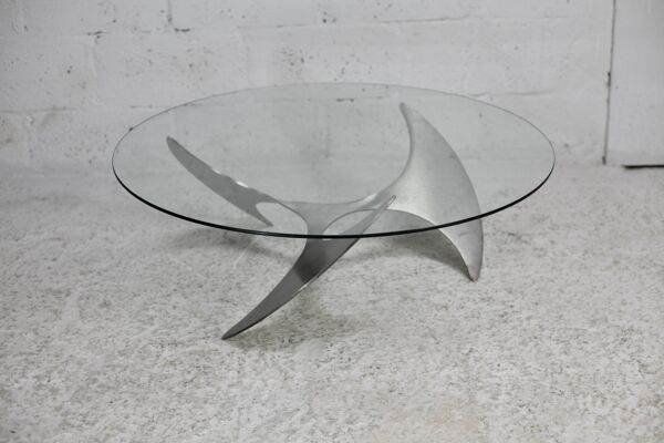 Table basse ''space age''. Piètement acier, dalle de verre. Circa 1970