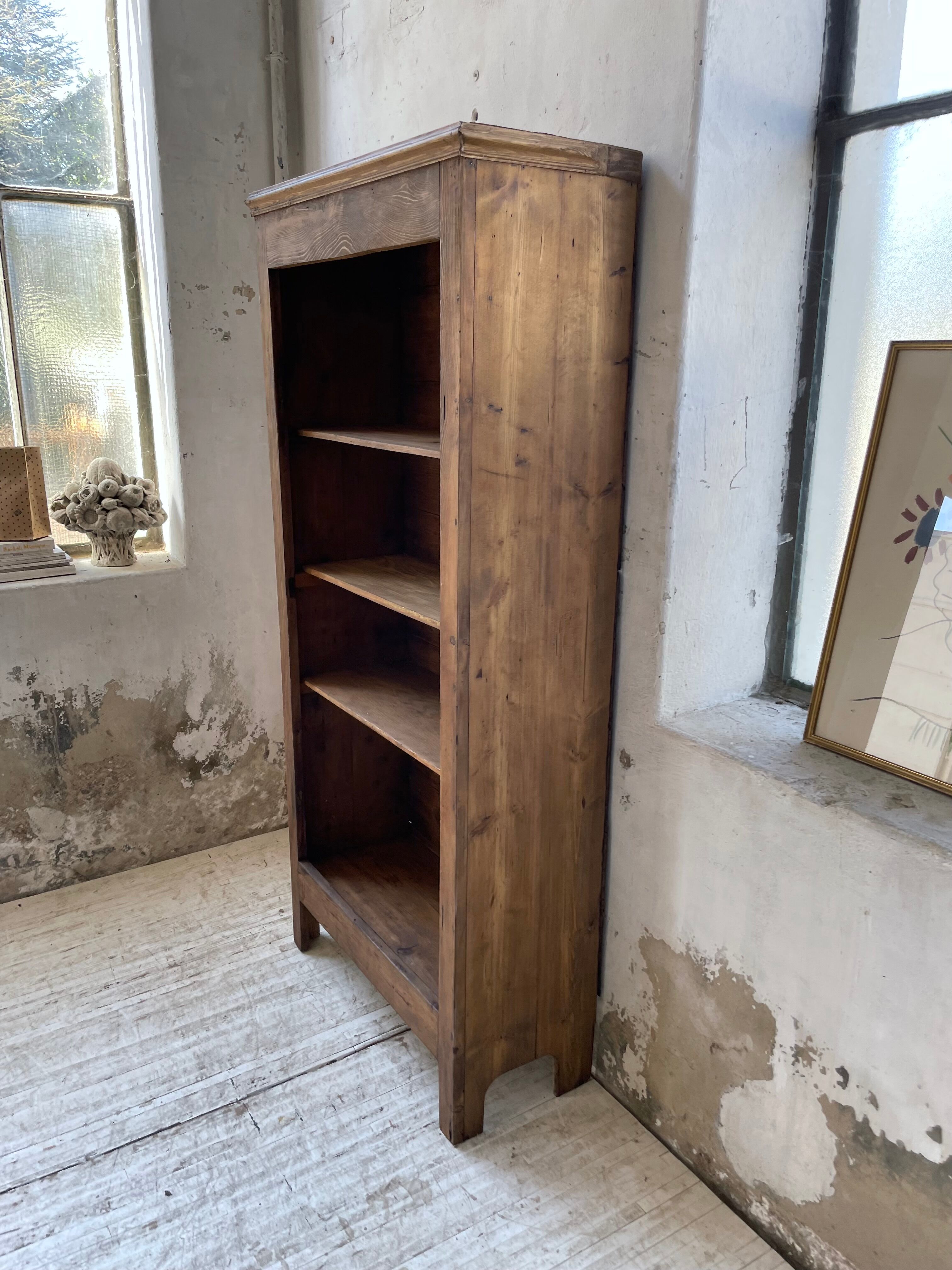 Library bonnetière pine