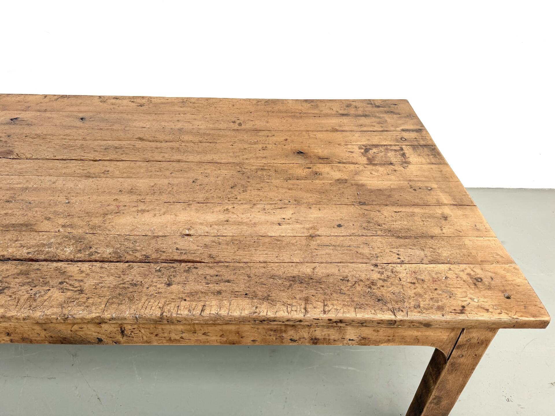 Large brutalist farmhouse table in solid oak from the 1950s.