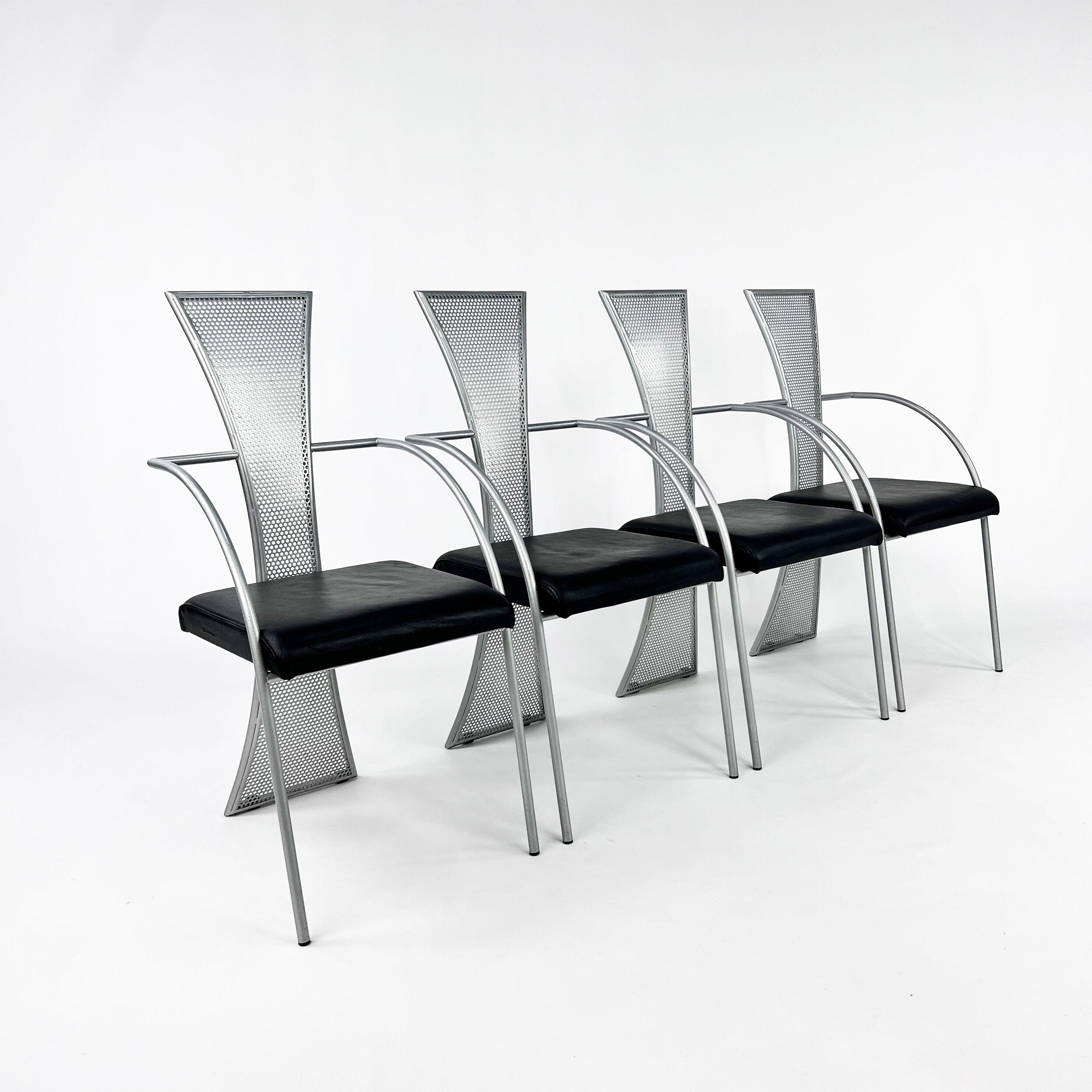 4 chaises postmodernes en acier et cuir, années 1990