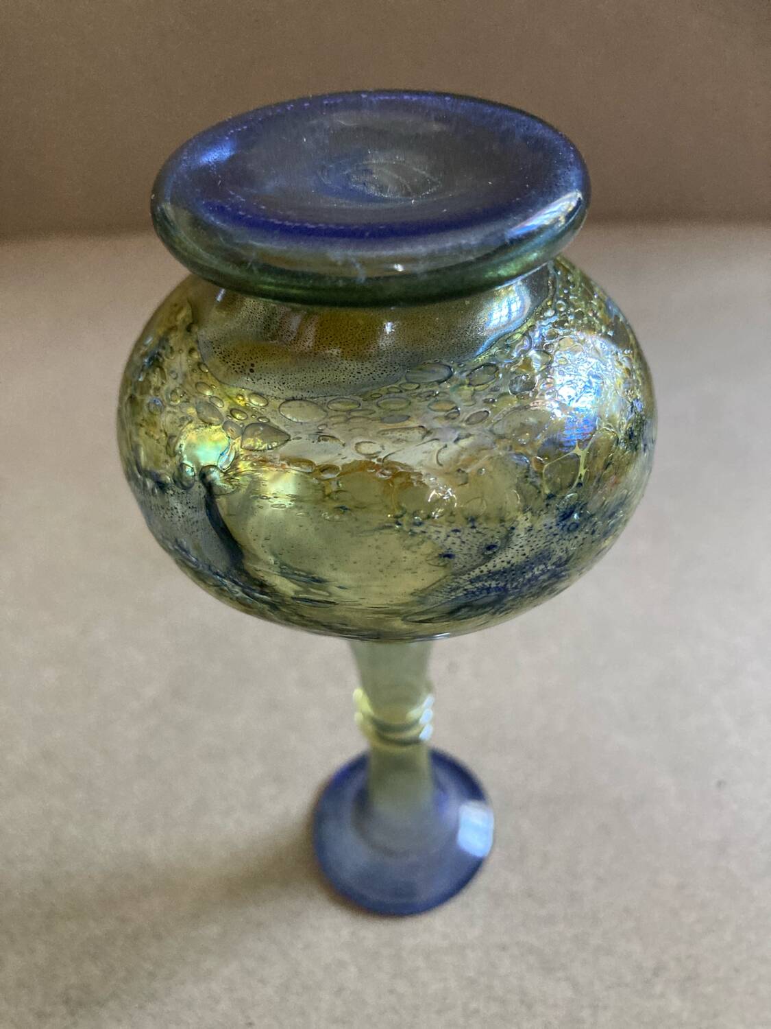Iridescent glass soliflore