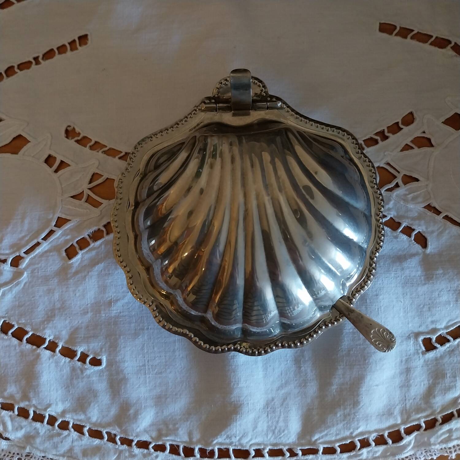 Scallop shell butter dish in silver metal made in England