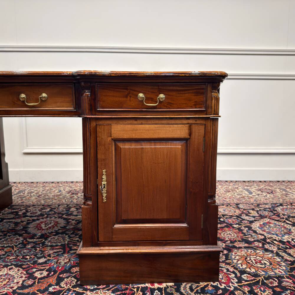 Bureau classique en cuir bordeaux Partnerdesk