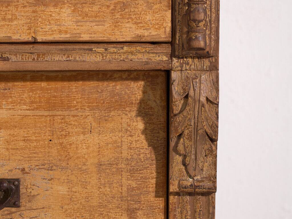 Commode ancienne en pin décapé – Meuble rustique européen primitif – circa