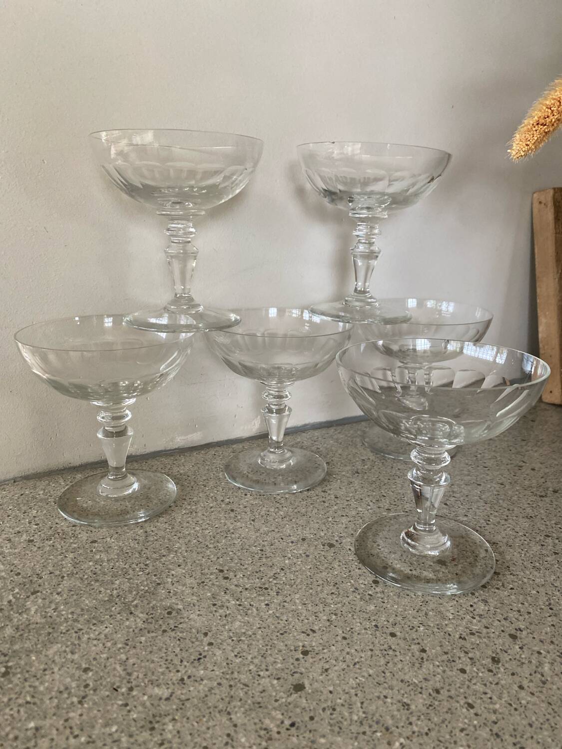 Set of 6 chiseled glass champagne coupes