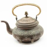 Ancienne théière ethnique