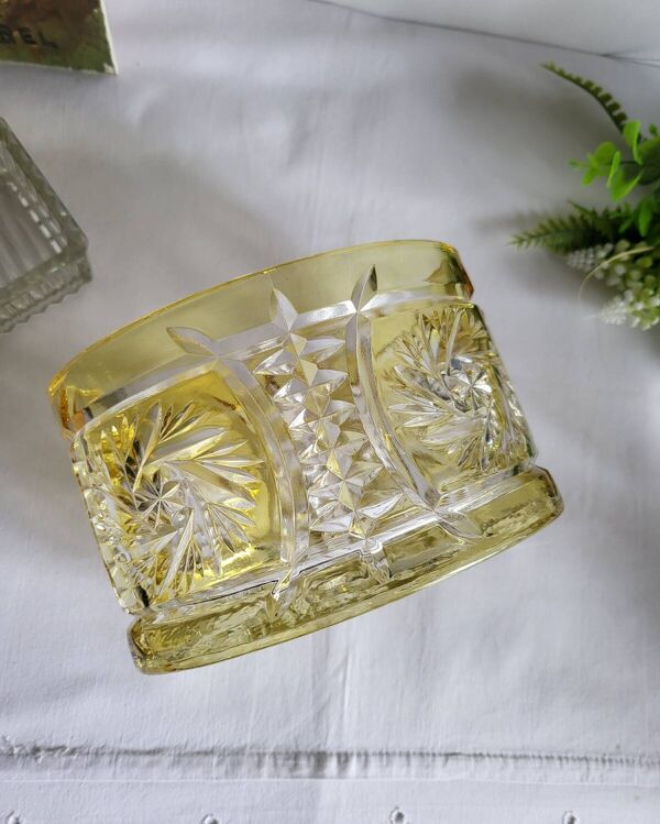 Coupe en verre taillé centre de table