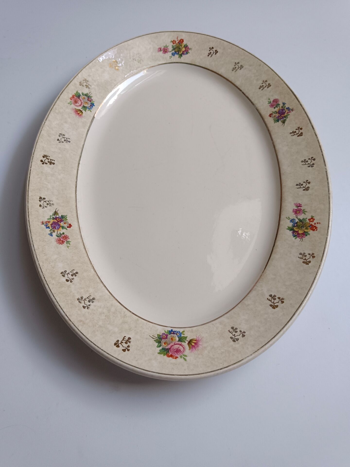 Vintage oval plate Salins model Simone beige with flowers