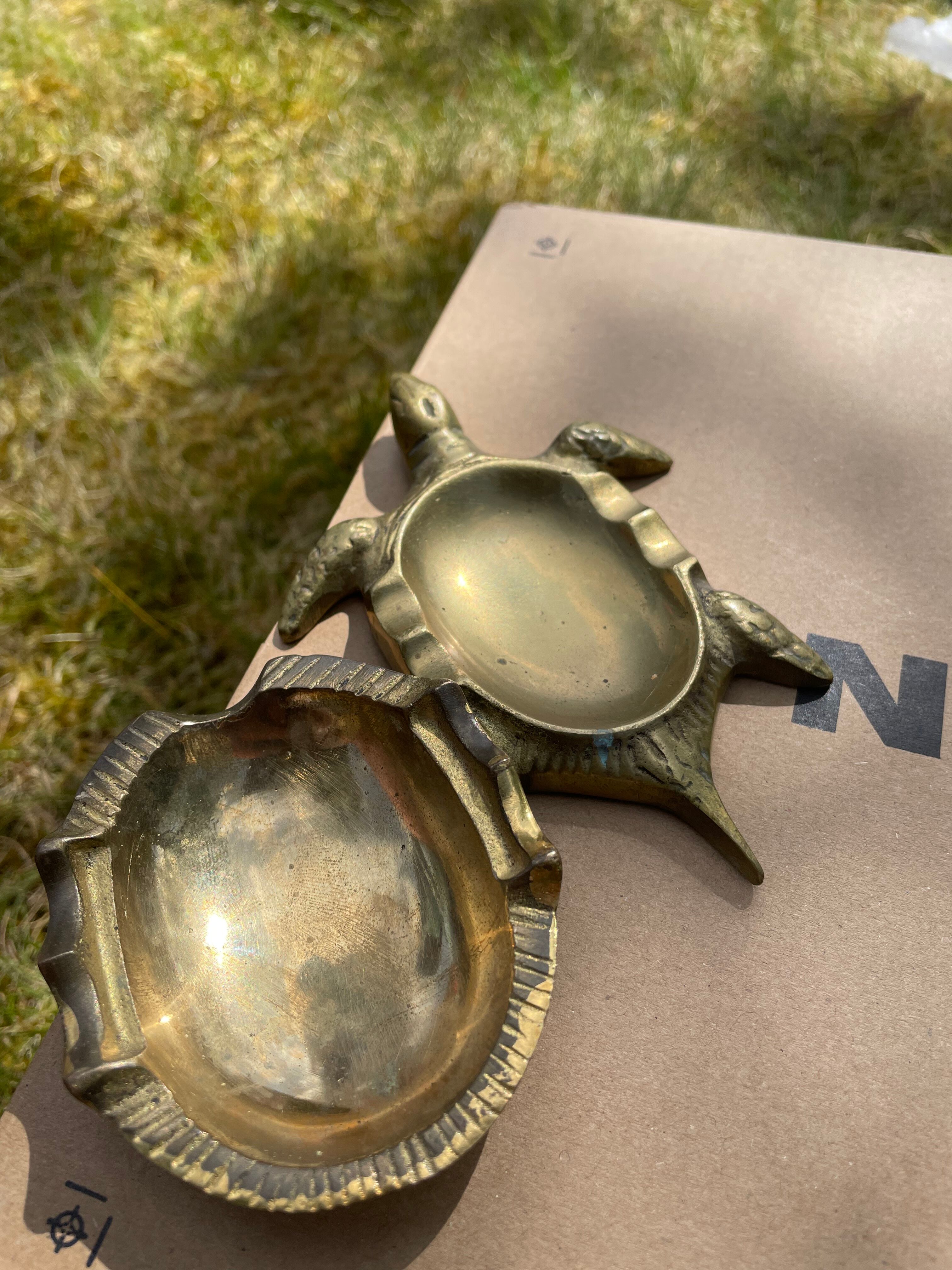 Brass turtle - opens and fits
