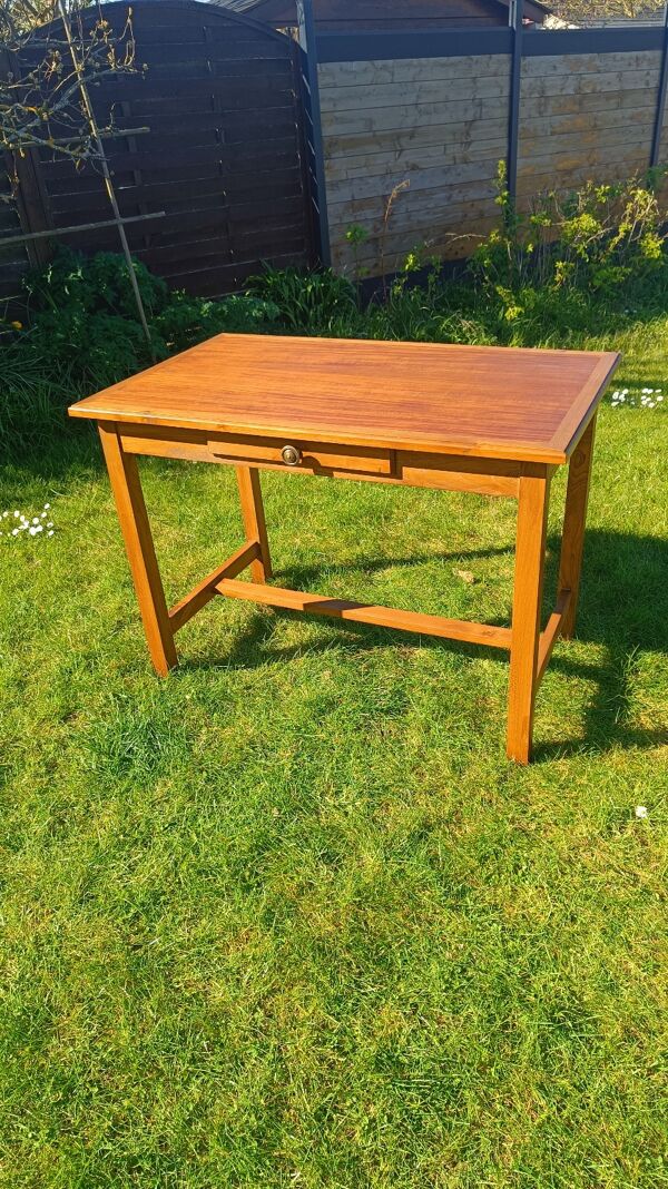 Bureau ancien en bois – style vintage & charme authentique