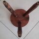 Tabouret tripode style brutaliste