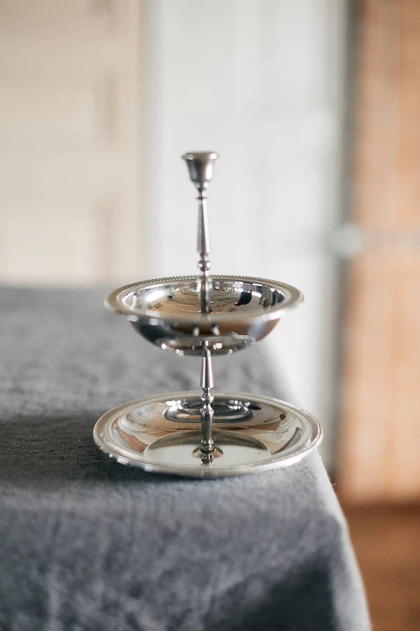 Stainless steel "tulip" server