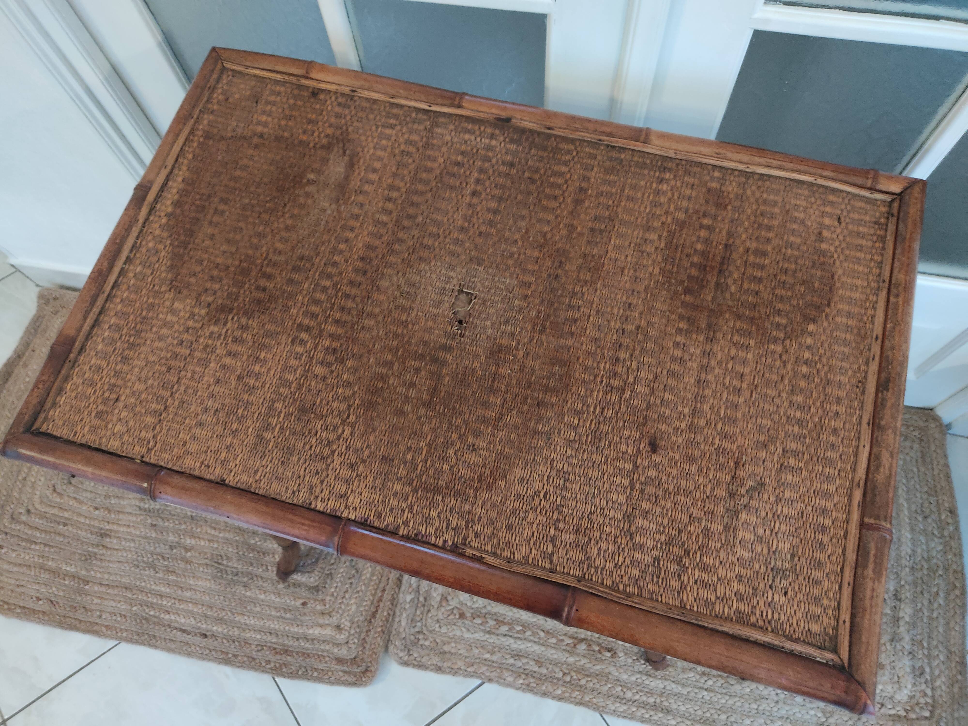 Table d' appoint art nouveau en bambou