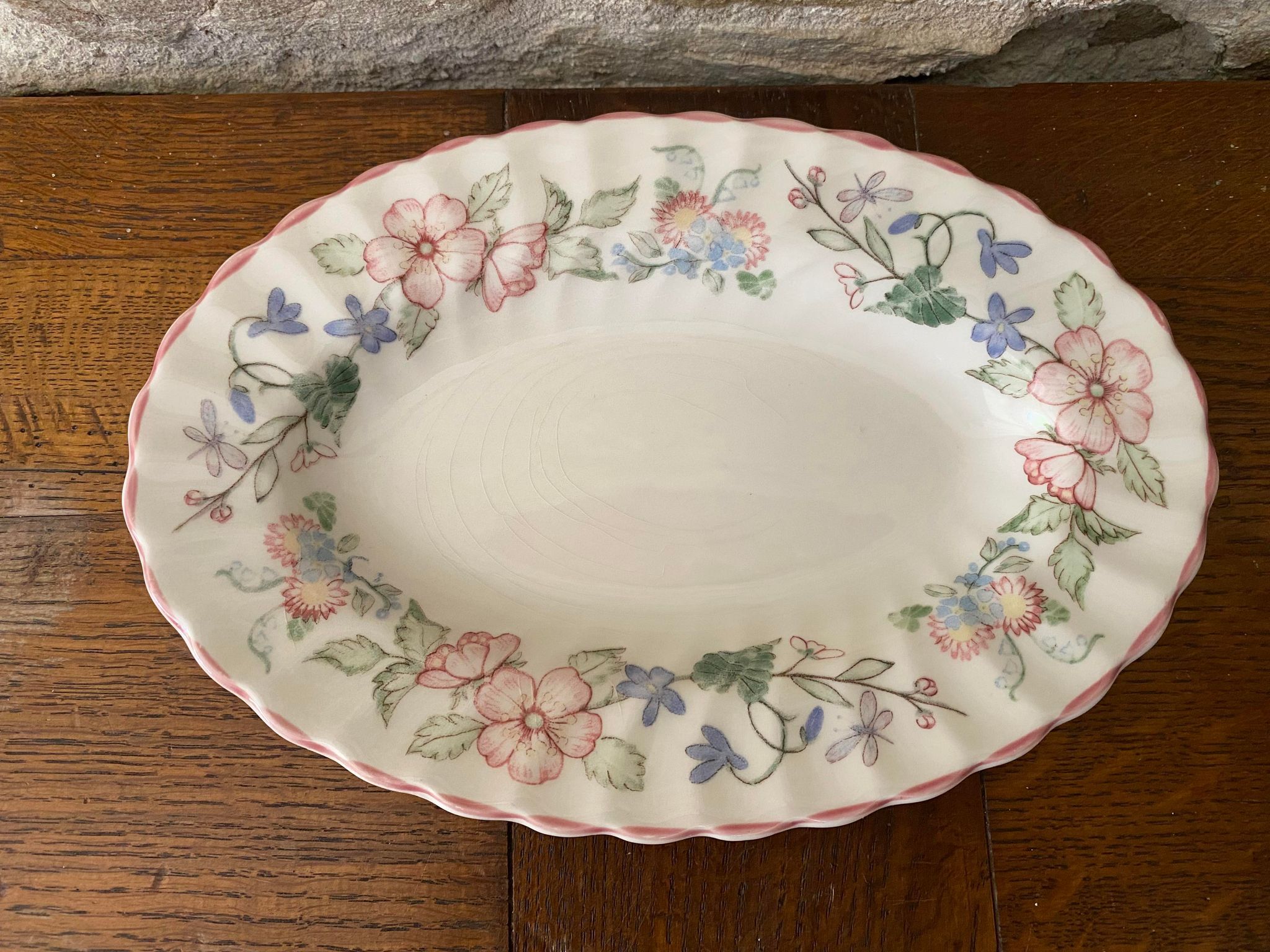 Small oval English earthenware dish Muott Meakin décor Spring Fields