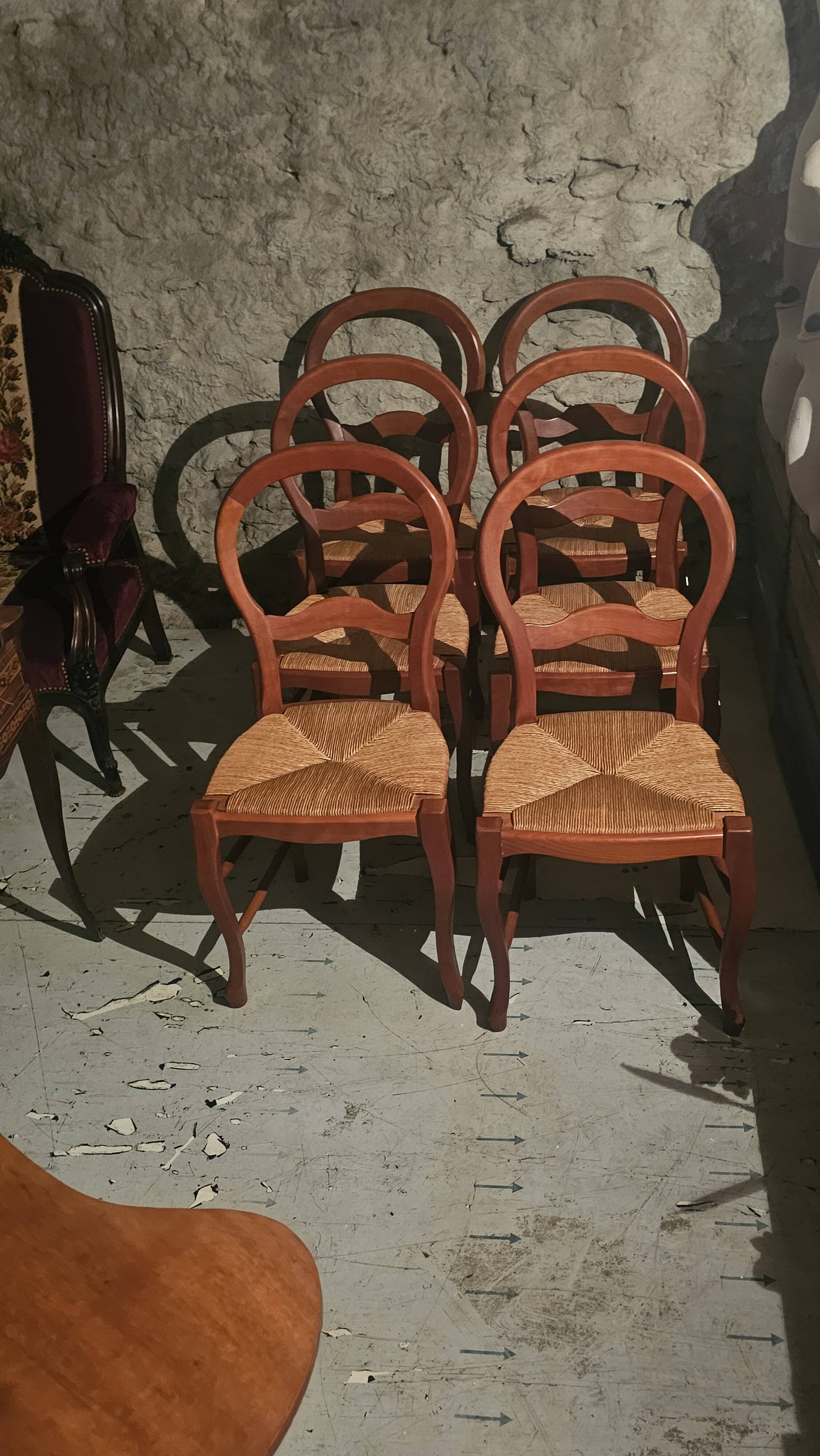Set of 6 Louis-Philippe style chairs with a banded backrest.