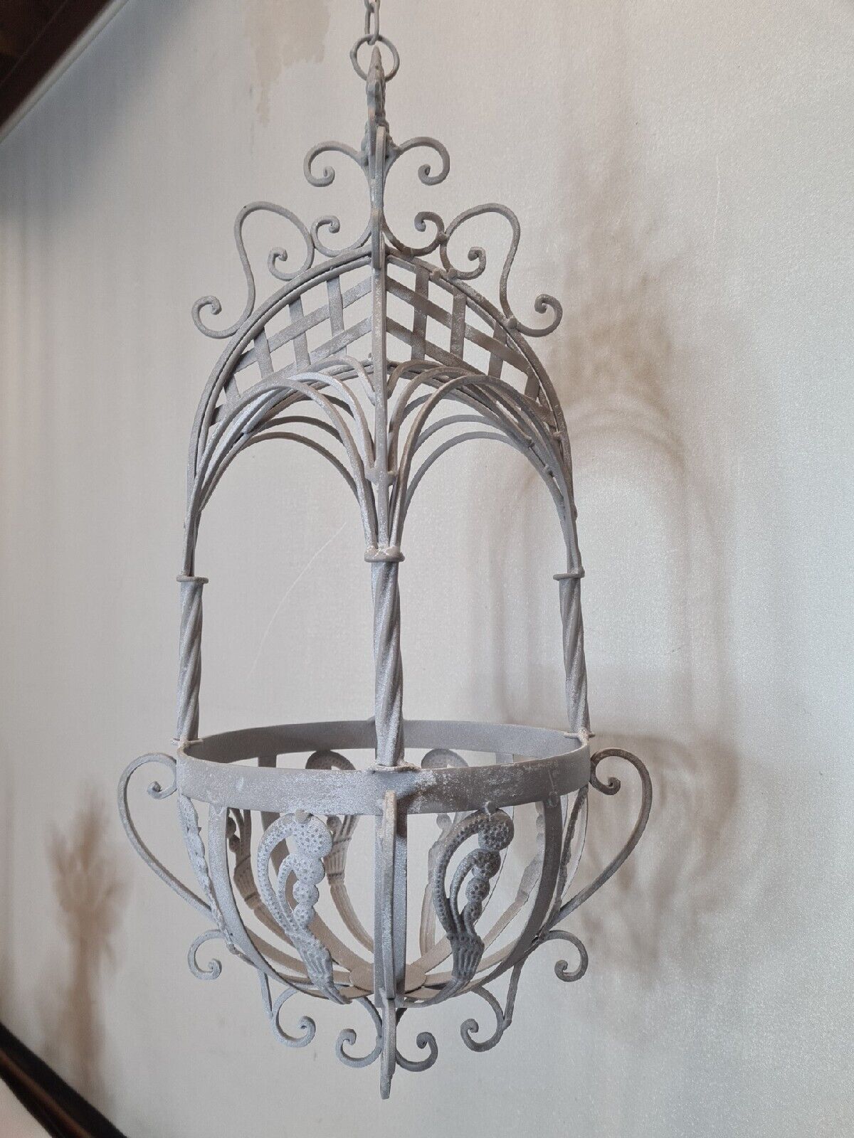 Suspension for plant, lantern-shaped planter