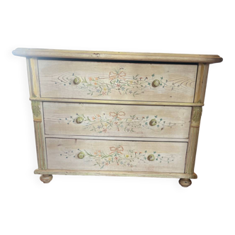 Provençal style chest of drawers