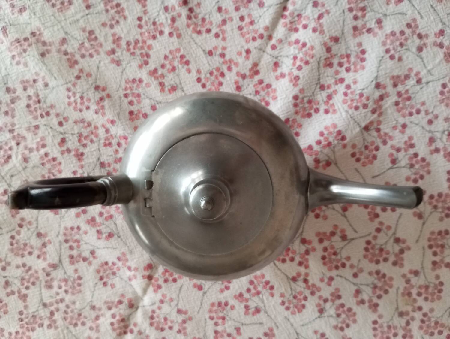 Metal ball teapot