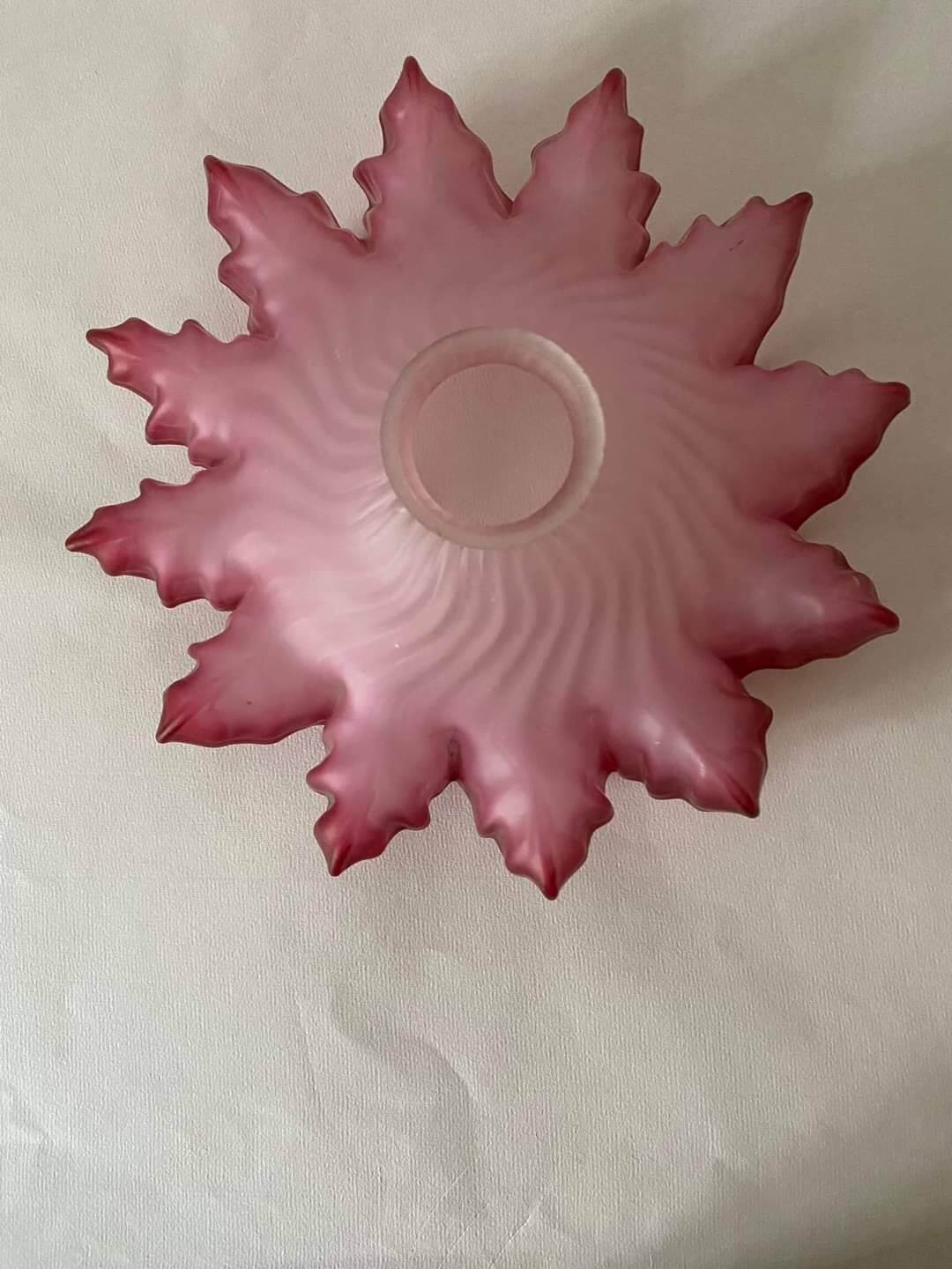 Abat-jour en forme mouchoir en verre de couleur violine
