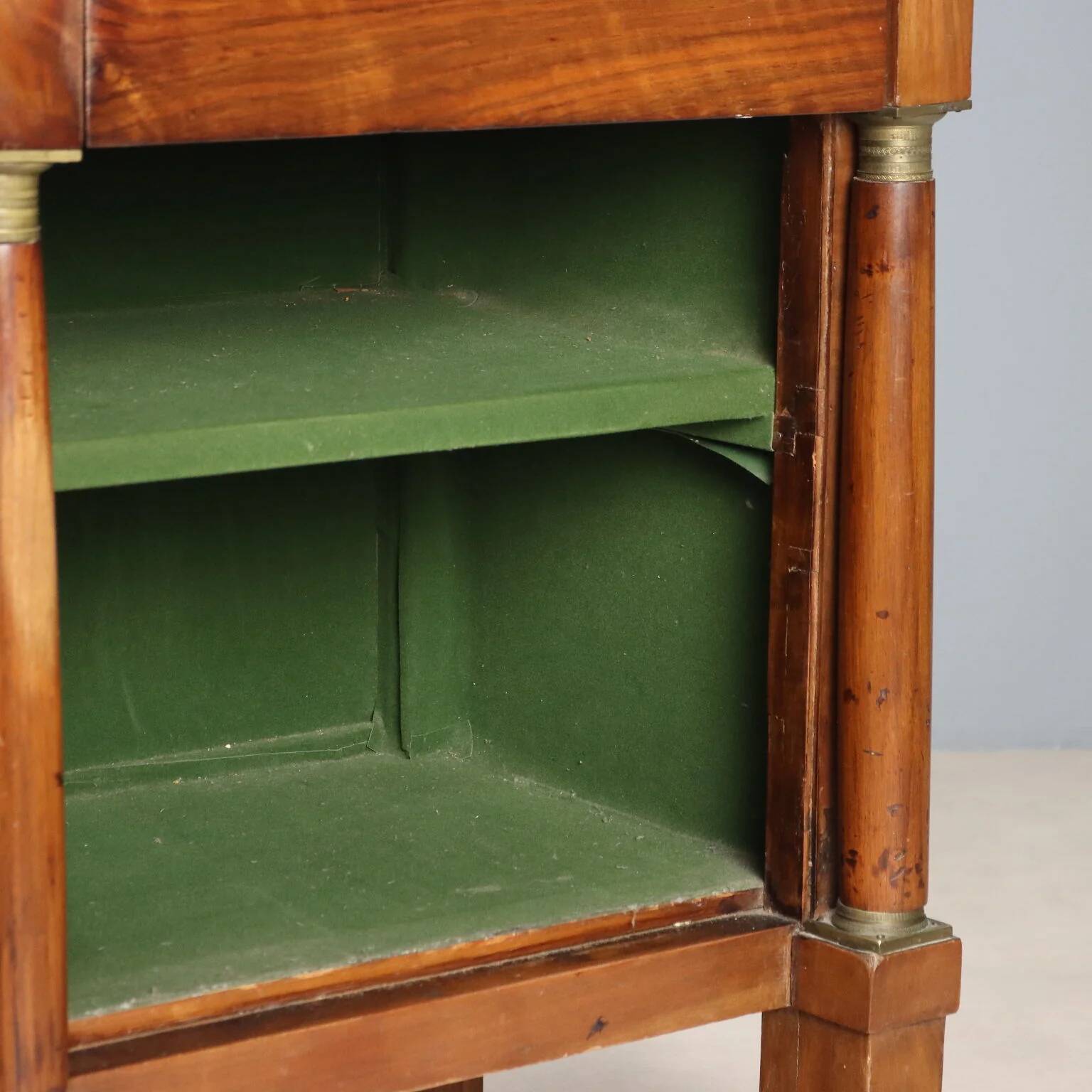 Antique bedside table in poplar with walnut veneer, 19th century.