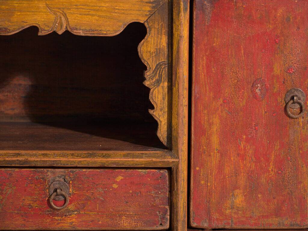 Meuble bas ancien en bois d’orme – Chine, vers 1900