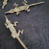 6 vintage knife rests, brass crocodiles, in excellent condition.