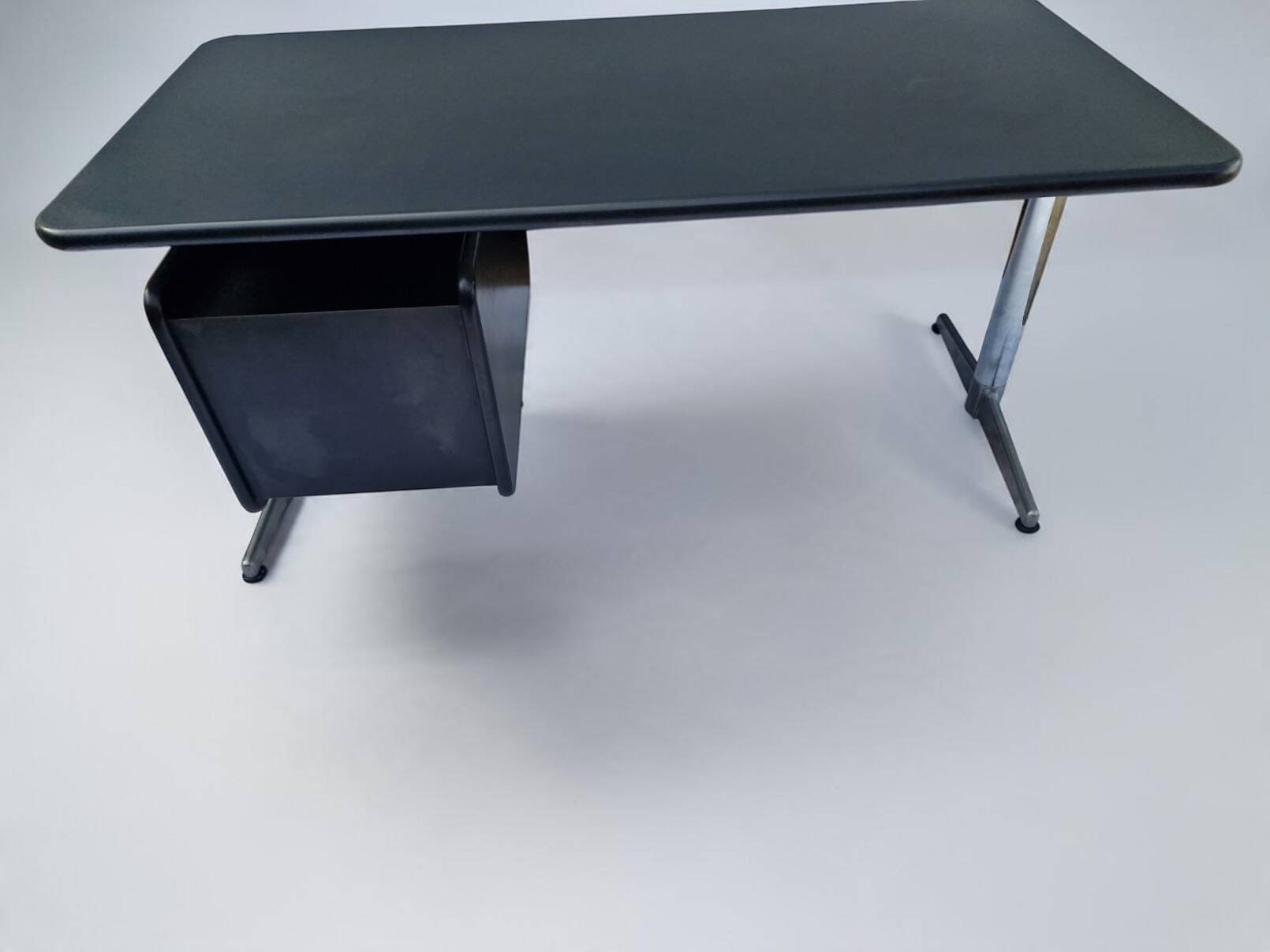 Vintage desk by Giancarlo Piretti for Anonima Castelli
