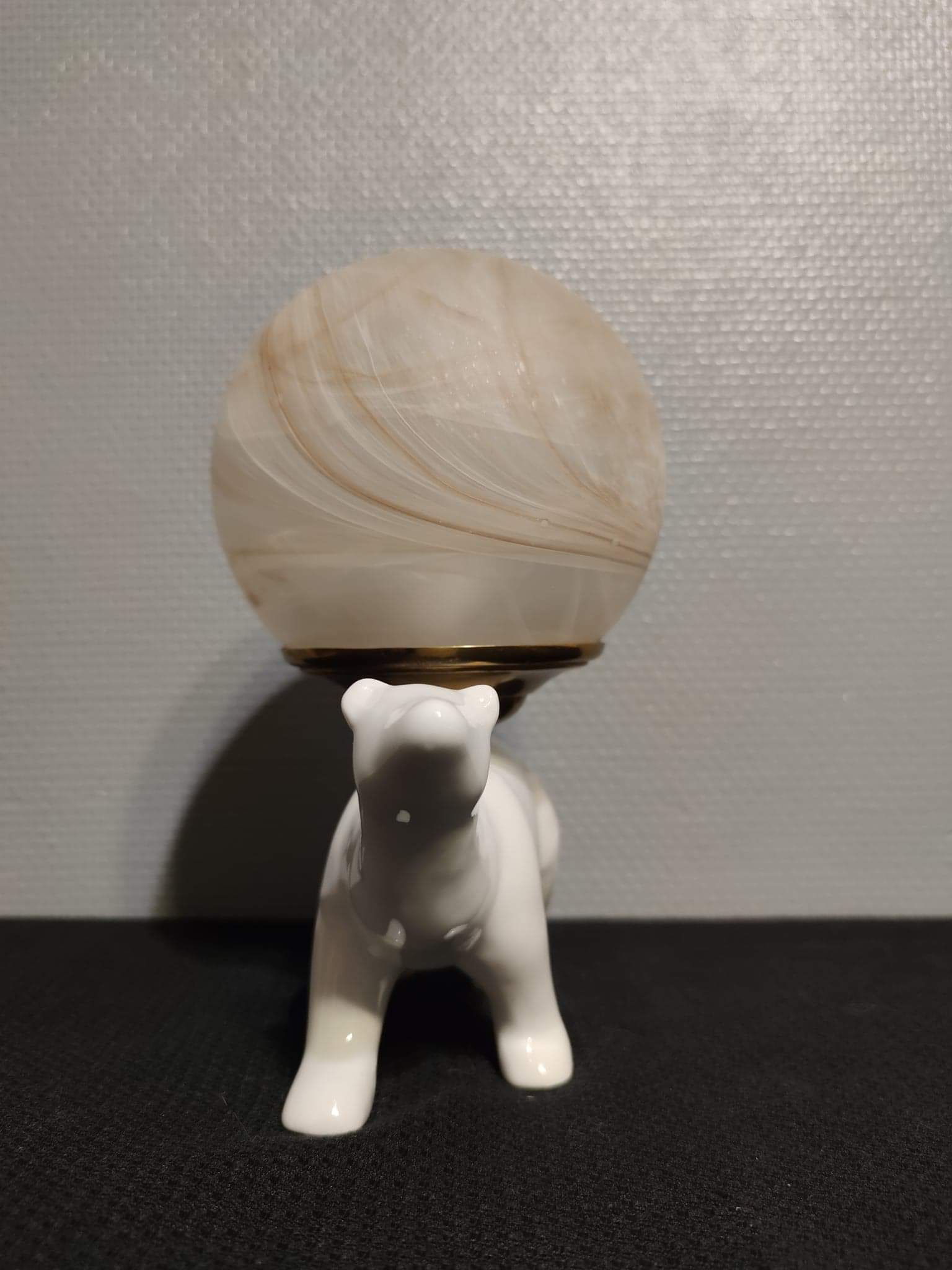 Lampe ours en céramique blanche et globe opaline