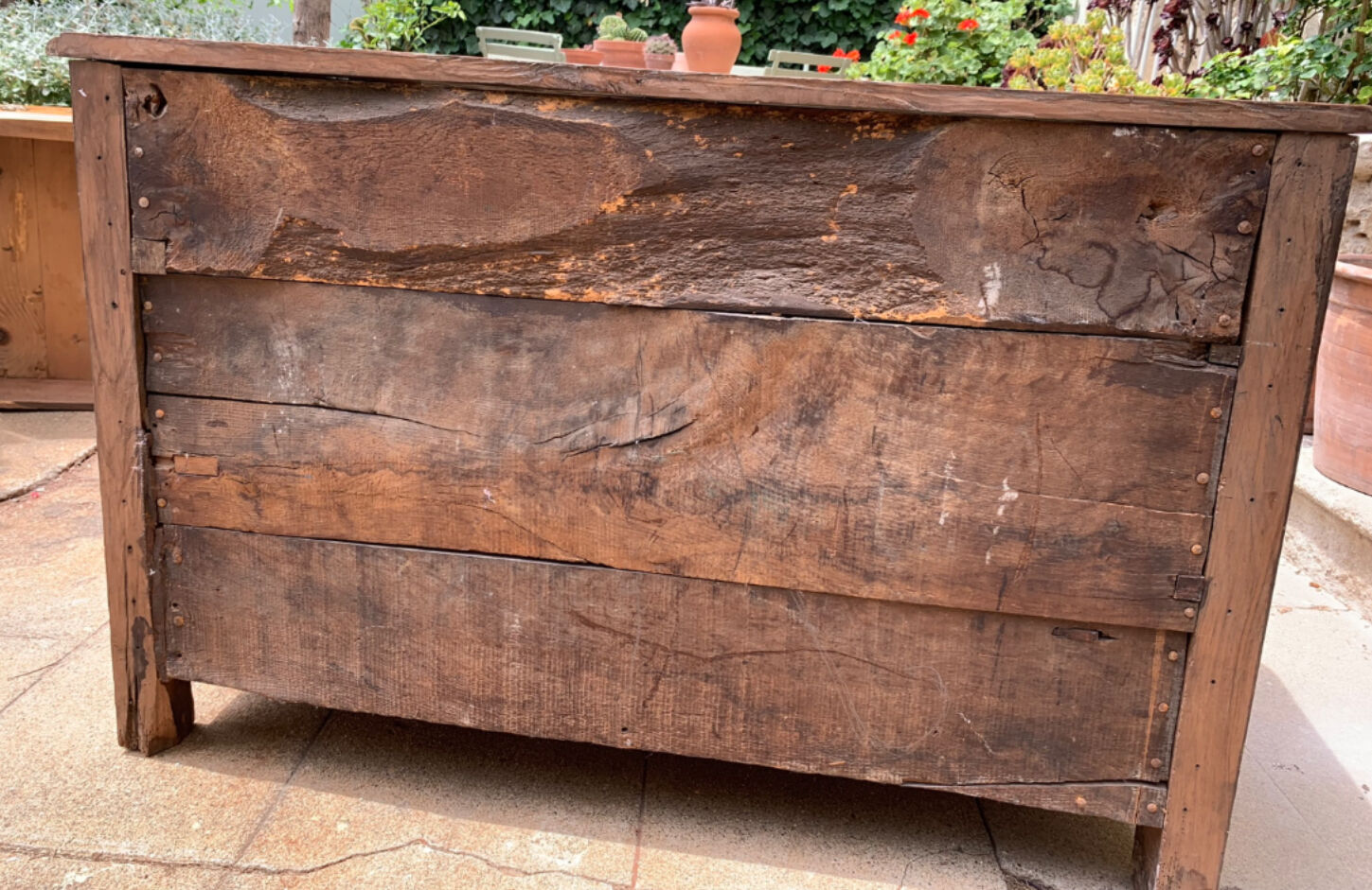Blond walnut chest of drawers with three drawers. XVIIIth century
