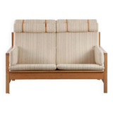 Very beautiful and elegant vintage 2-seater sofa design by Børge Mogensen