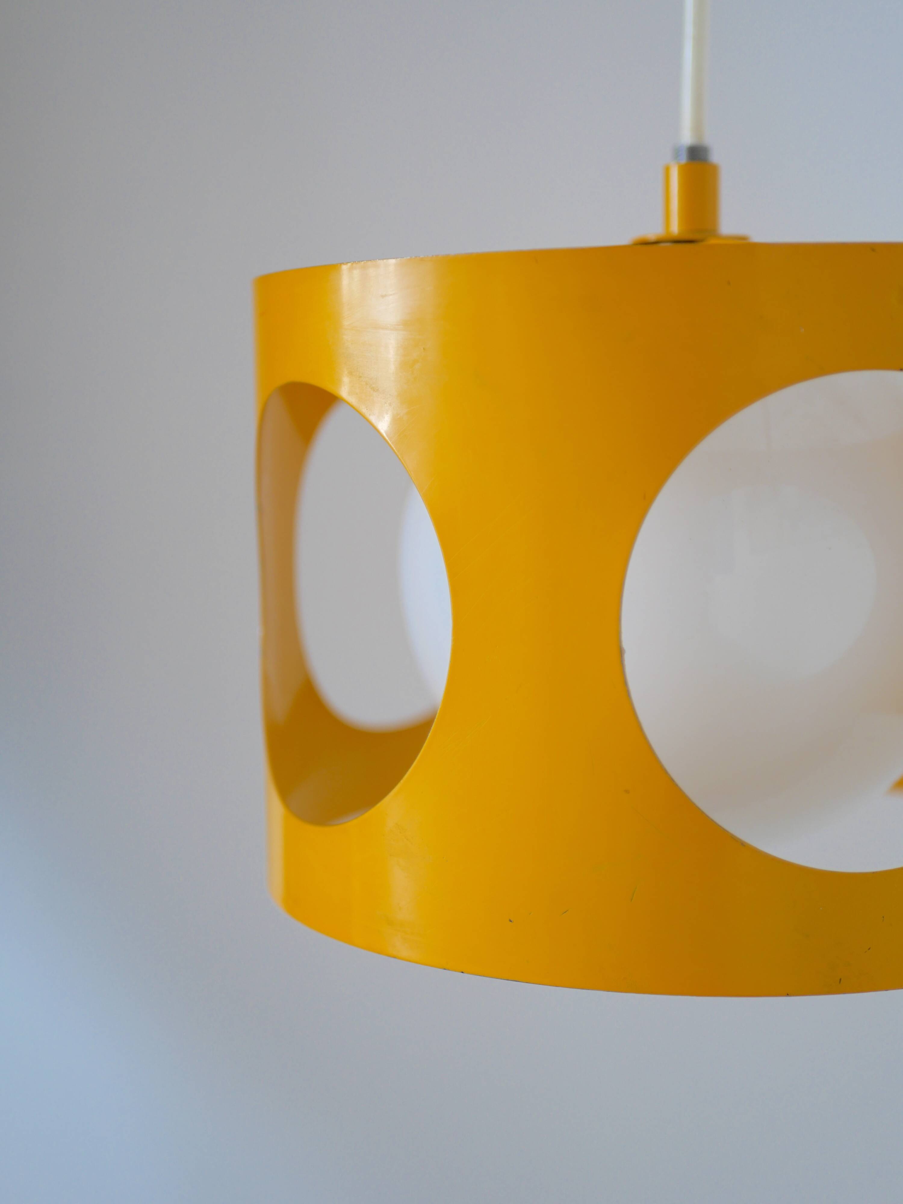Yellow metal Disderot suspension