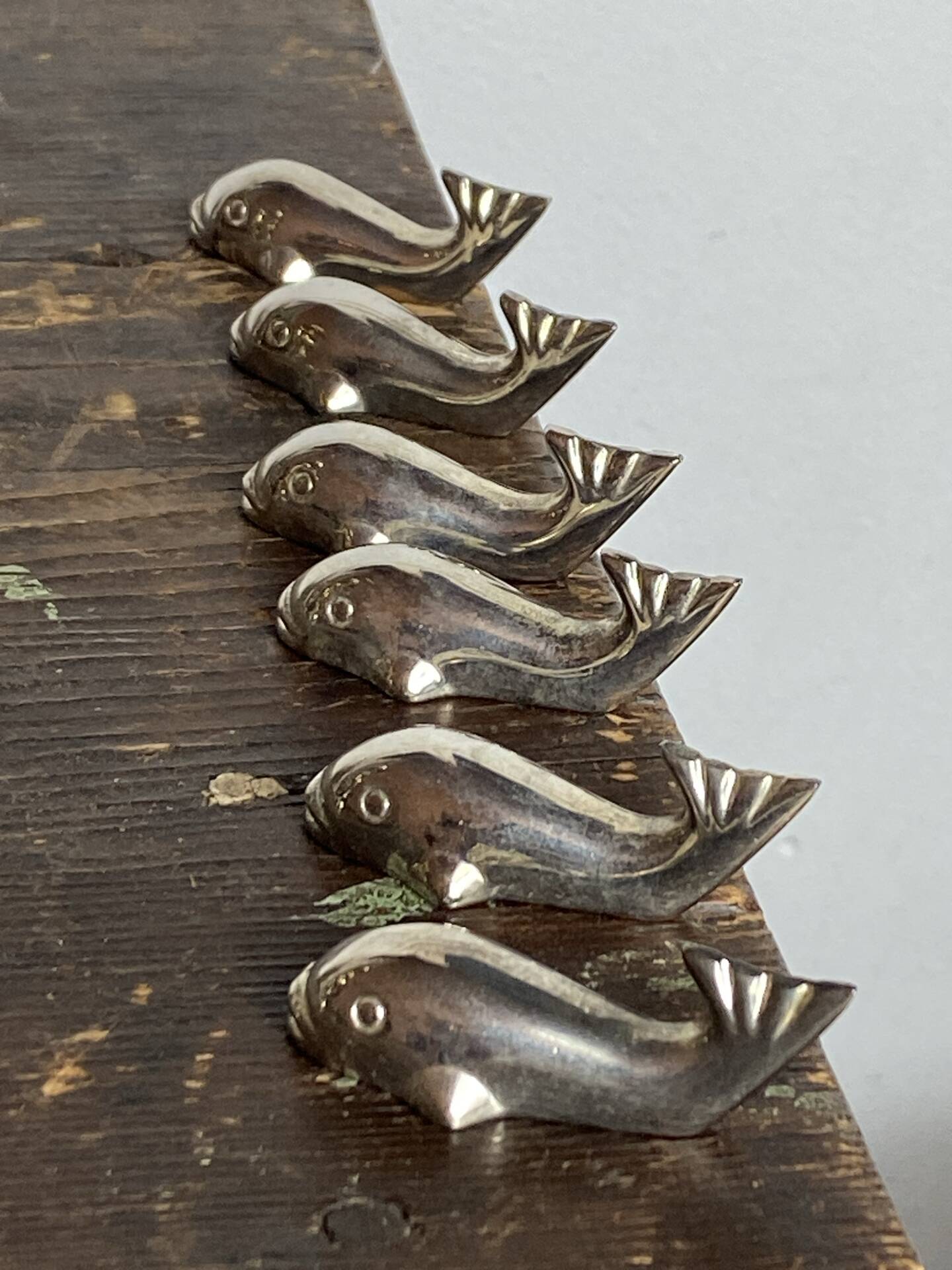 Whale-shaped stainless steel knife holder