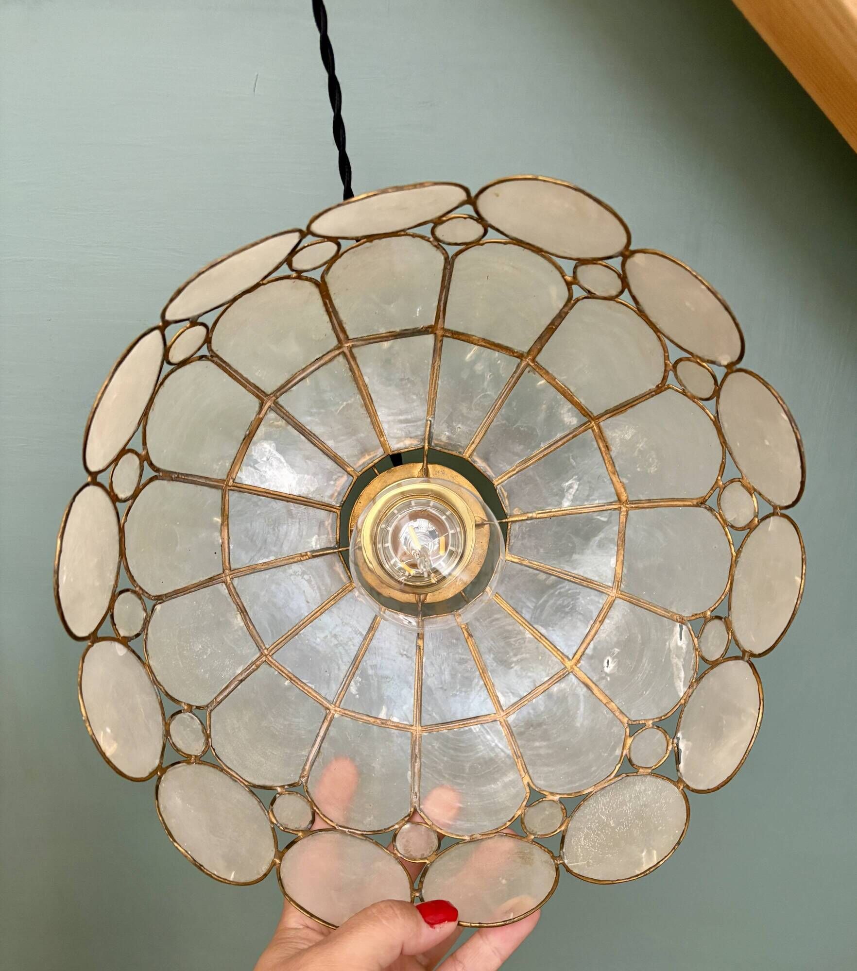 Vintage pearl pendant light