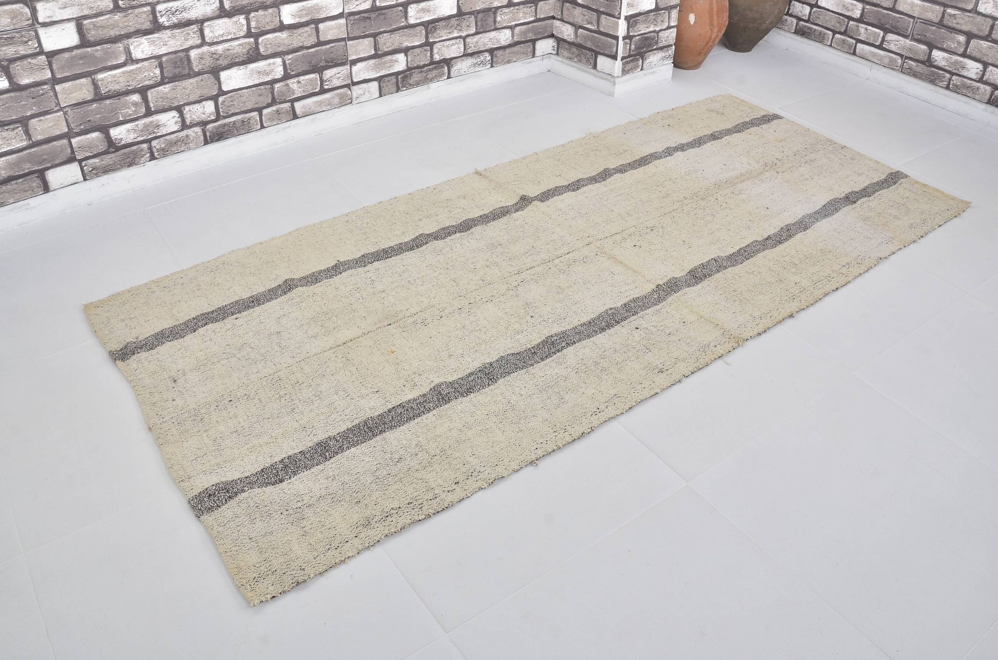 Tapis Kilim beige et noir