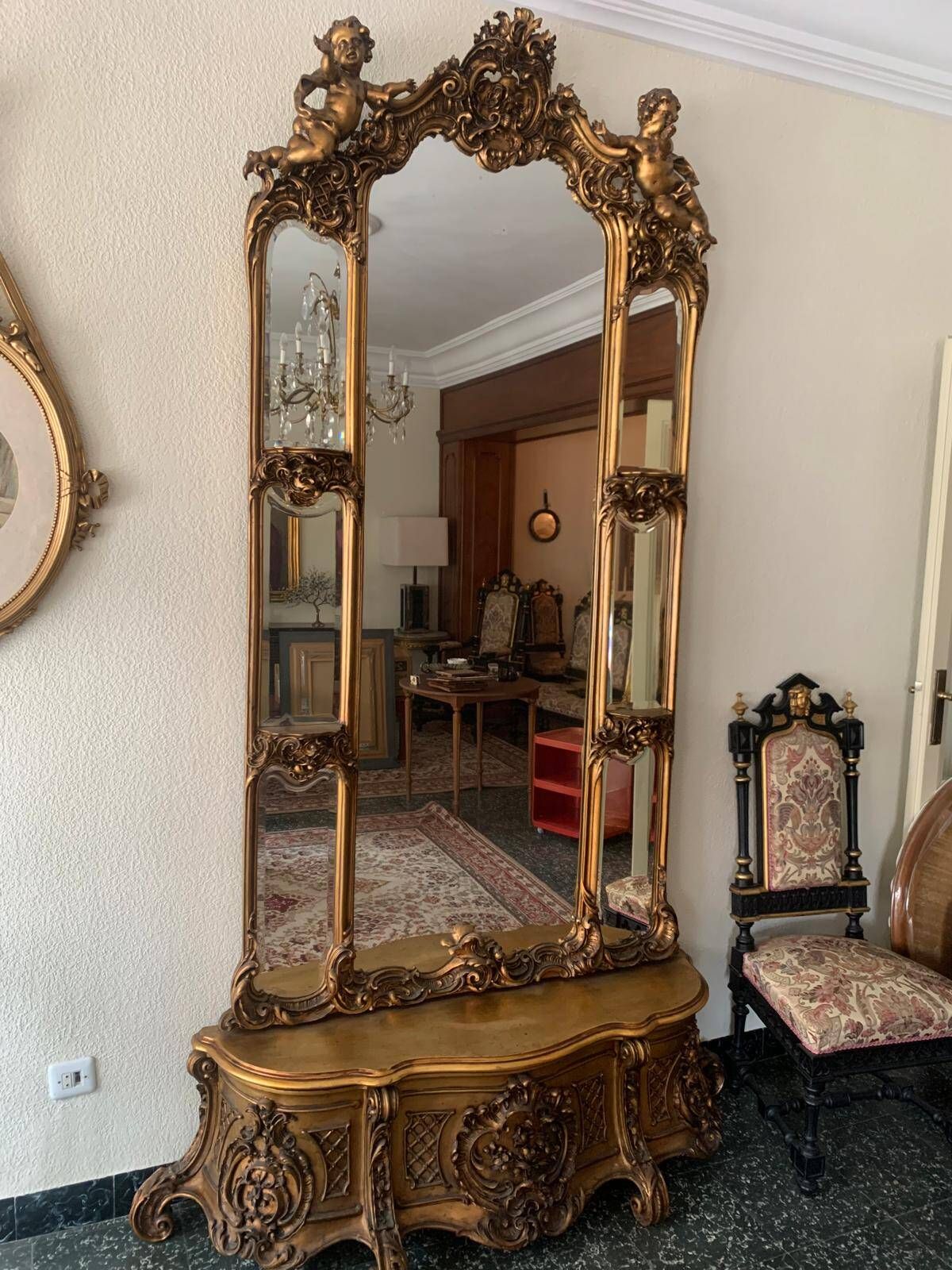 Golden Rococo-style mirror with chest
