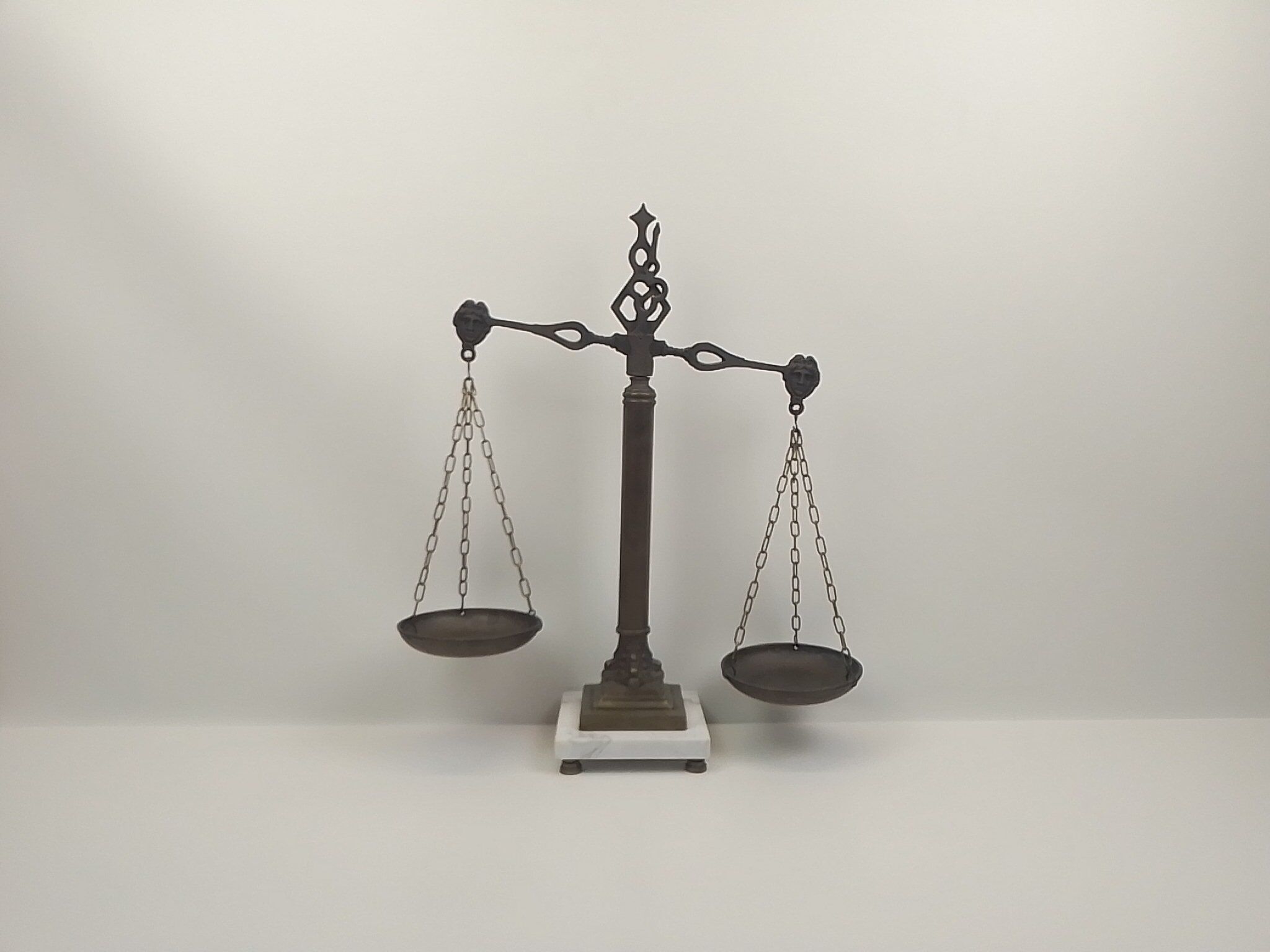 Decorative brass scale with marble base 52 cm