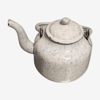 Enamelled sheet metal kettle