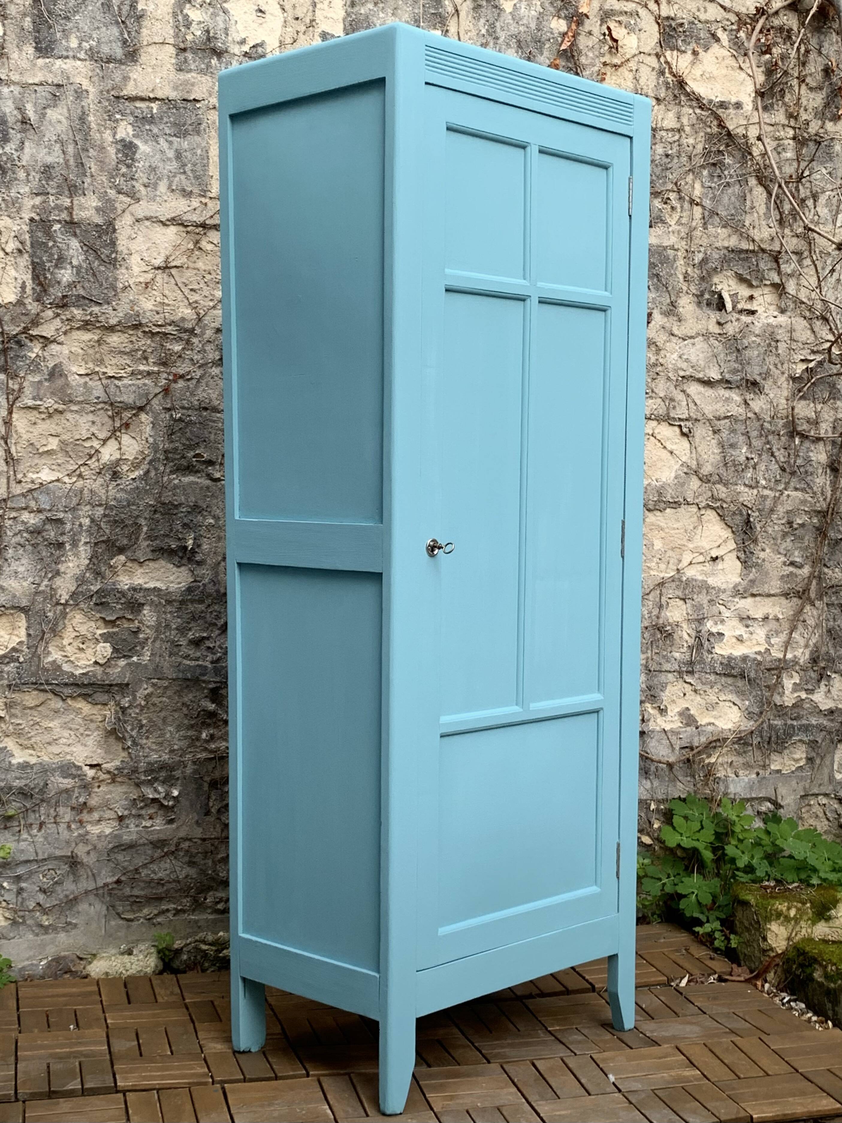 Armoire bonnetière parisienne turquoise 1940