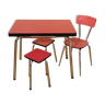 Table formica rouge avec chaise et tabourets