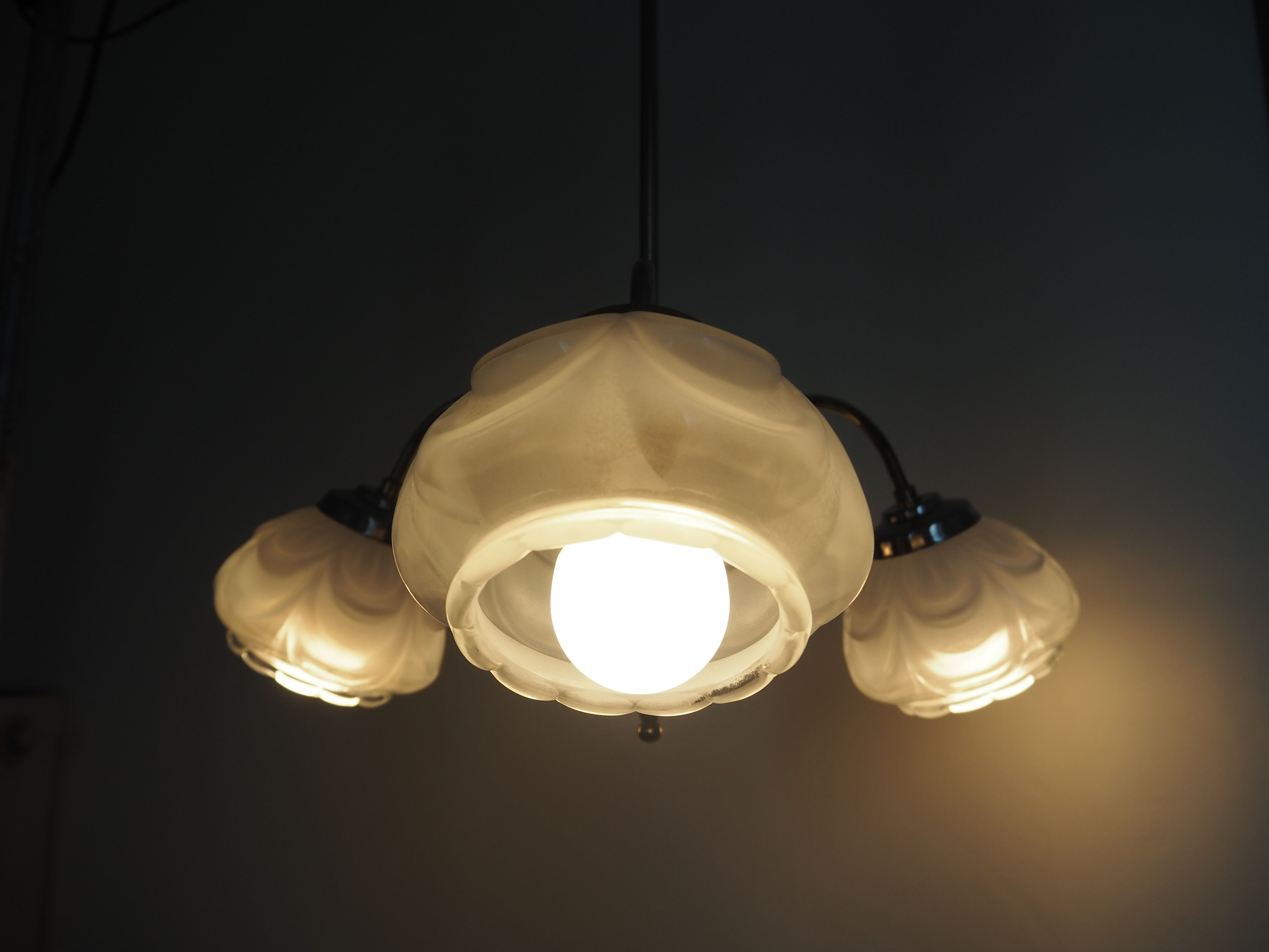 3-light pendant light in brass and white glass globe from the 1950s-1960s